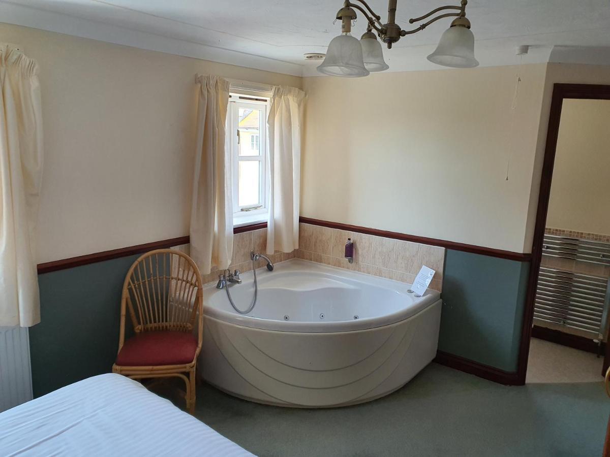 Inn The Lugger